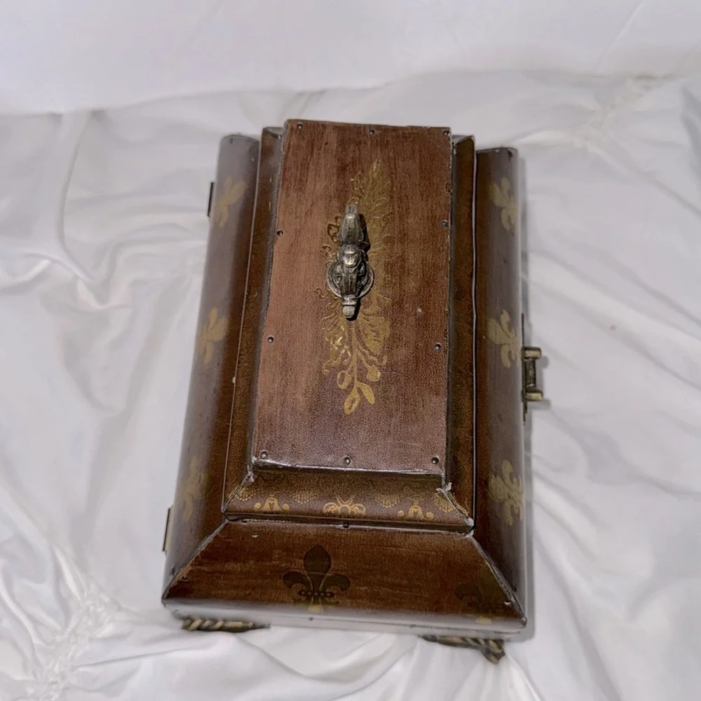 Vintage Fleur De Lis Broach Box Jewelry Casket Storage Box French Louis Rococo